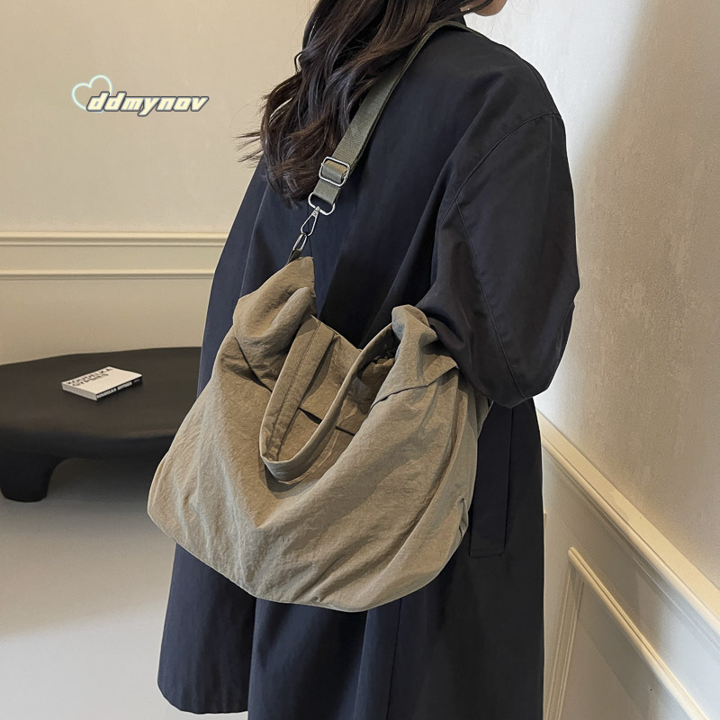 Korean Nylon Bucket for Women, Handheld Versatile Large Bag, Internet Celebrity Same Style Fashionable Shoulder Crossbody Bag Trend ddmynov