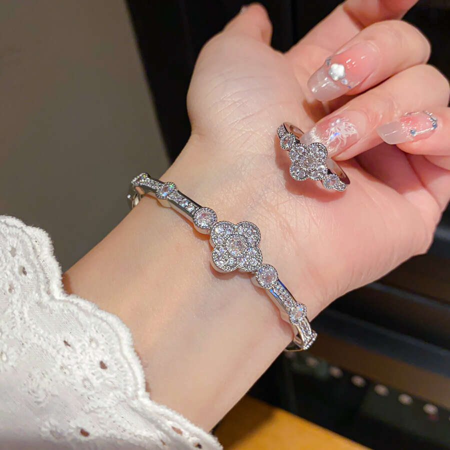 Luxury Jewelry Designer Bracelet for women clover chain Zircon Flower Rhombus Ring Elegant Versatile Trendy Bracelet Fashion High-end Sense Jewelry fo