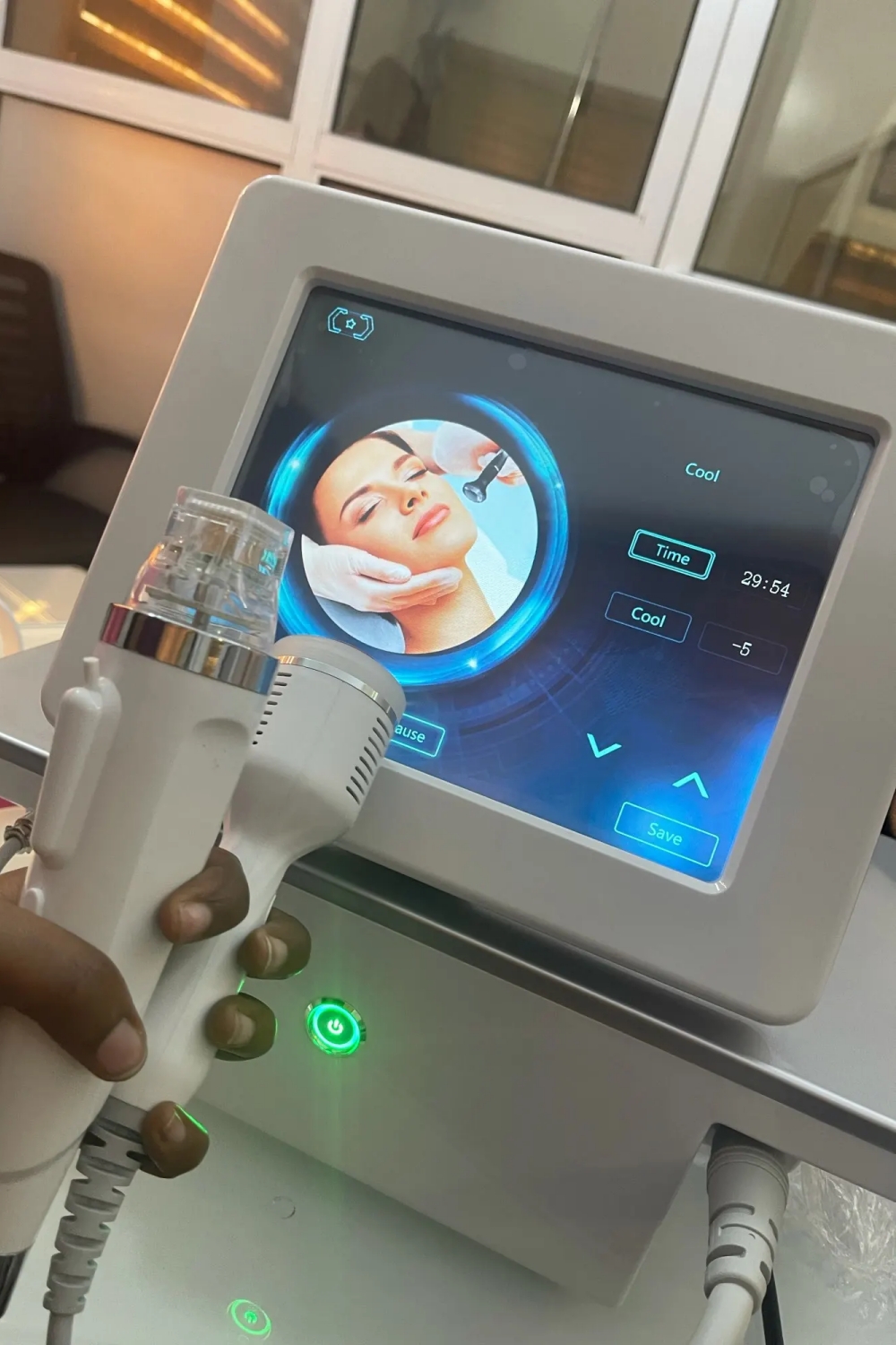 Gold Micro-needle RF Instrument for Beauty Salons, Wrinkle Lightening, Skin Rejuvenation, Firming and Lifting, Multi-functional Anti-aging Beauty Inst