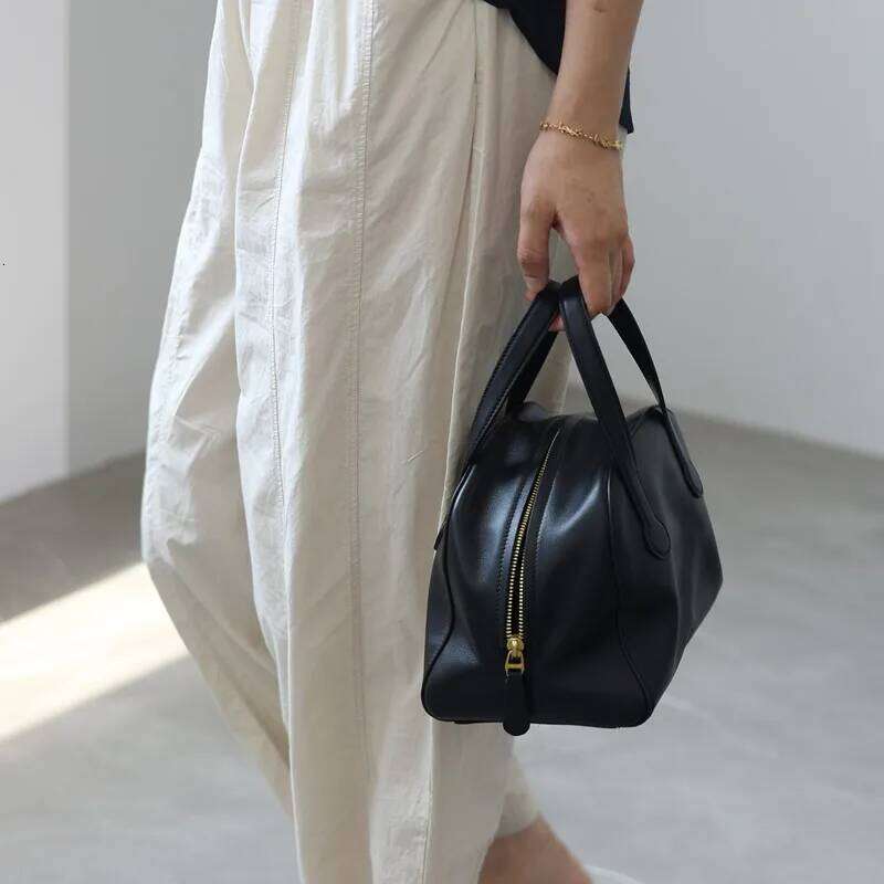 Women Real Leather Handbags Soft Black Versatile Bag Full Grain NAPPA Cowhide Simple Design High Grade Class