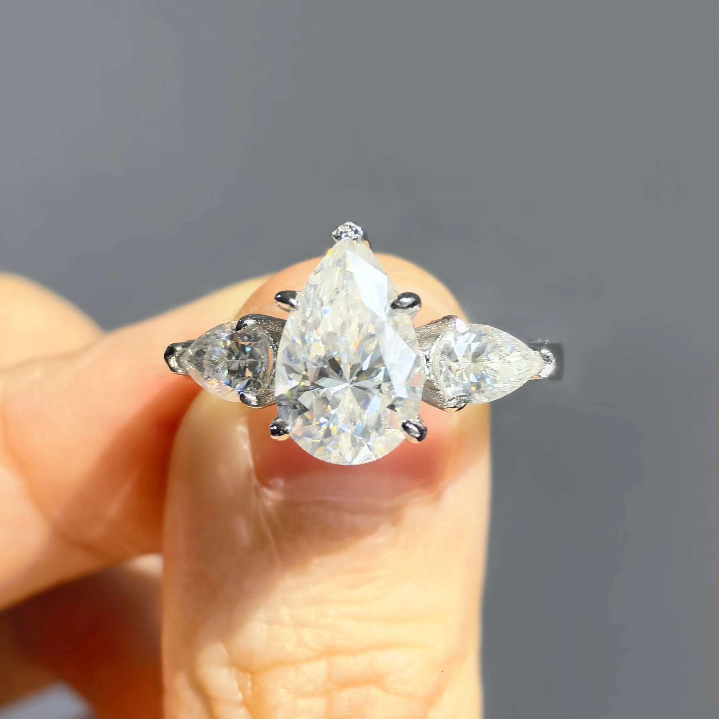 4ct Moissanite Bridal Wedding Jewelry 3ct S925 Sterling Silver VVS D Pear Moissanite Diamond Engagement Ring