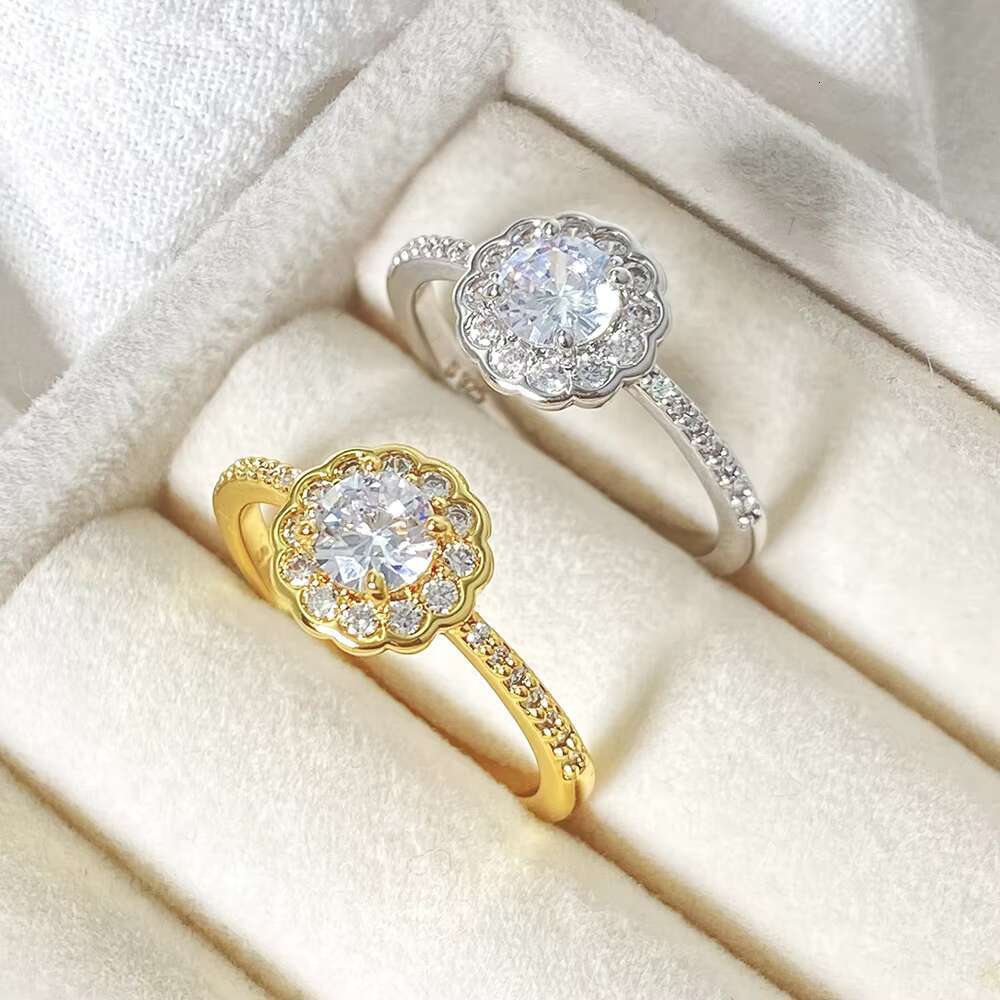 Fine Jewelry Inlaid High Quality Classic 925 Sterling Silver Moissianite Ring for Women