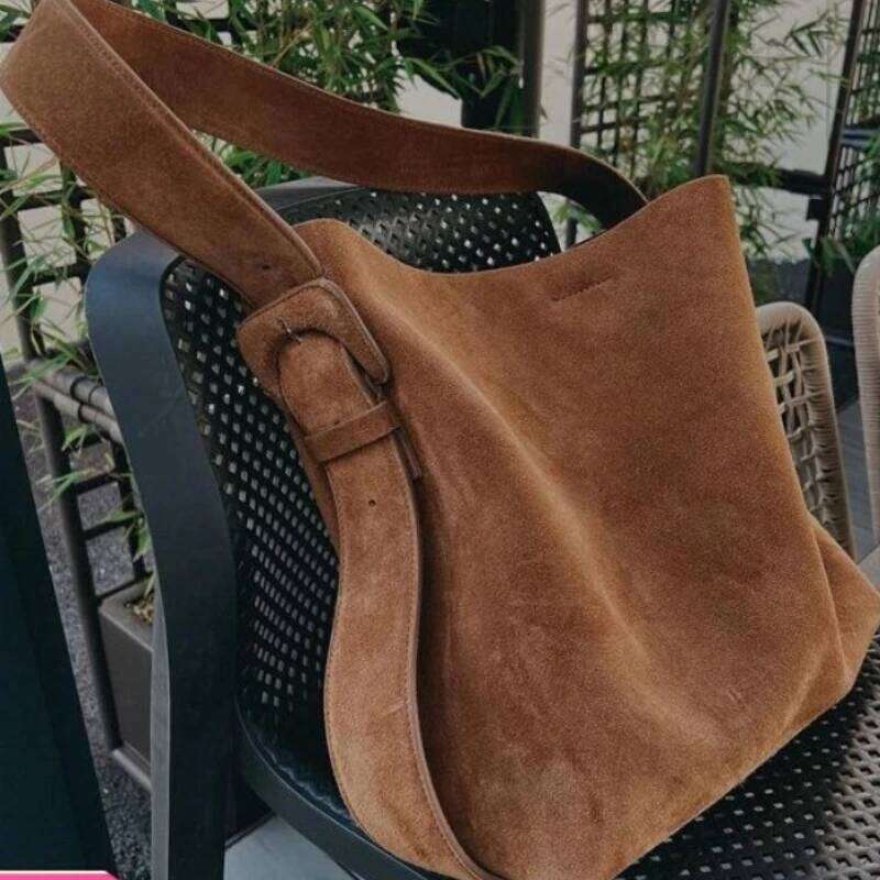 Niche Design Retro Belt Buckle Bucket Women New Temperament Big Capacity Commuter Casual Tote One Shoulder Bag