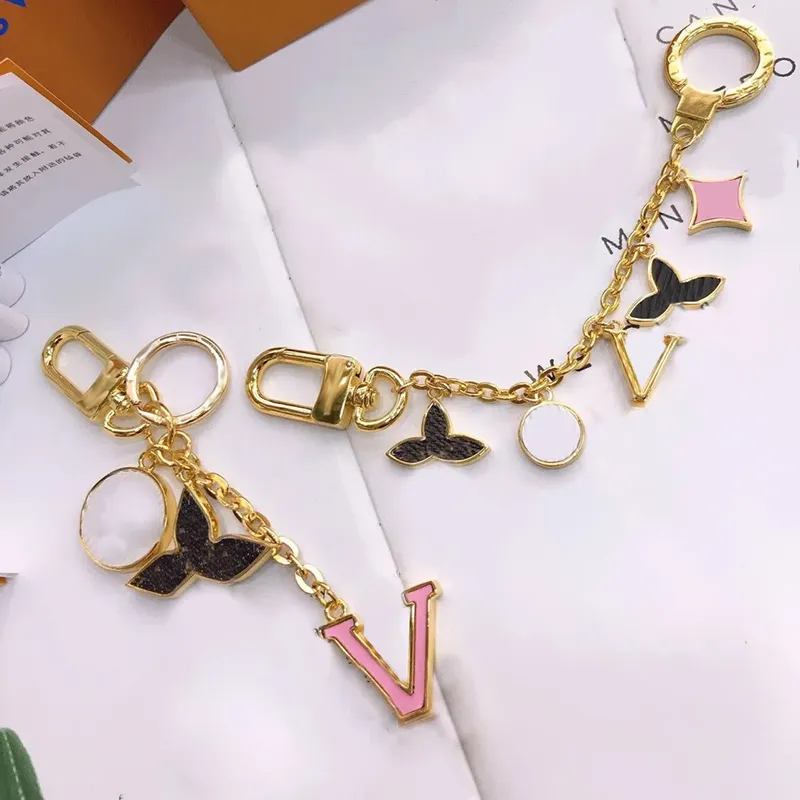 Luxury Keychain for Womens Bag Charm Brand Designer Key Ring Womens Bag Pendant Flower Letters Buckle Car Keychains Handmade Key Chain Bracelet