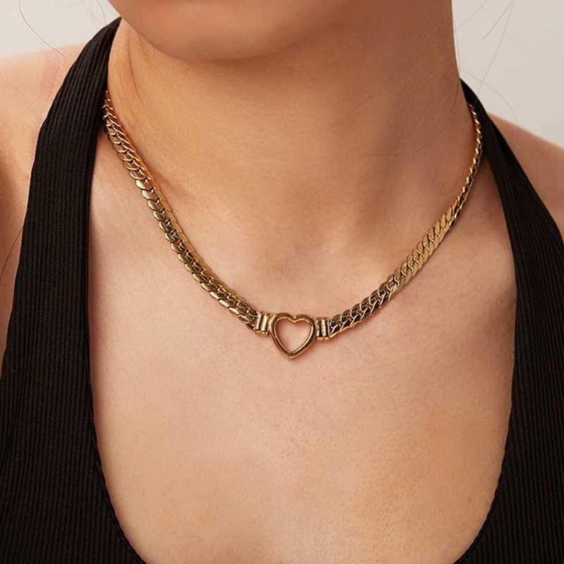 Gold Plated Stainless Steel Flat Chain Heart Pendant Choker Necklace for Women Waterproof Statement Jewelry Gift Z250614