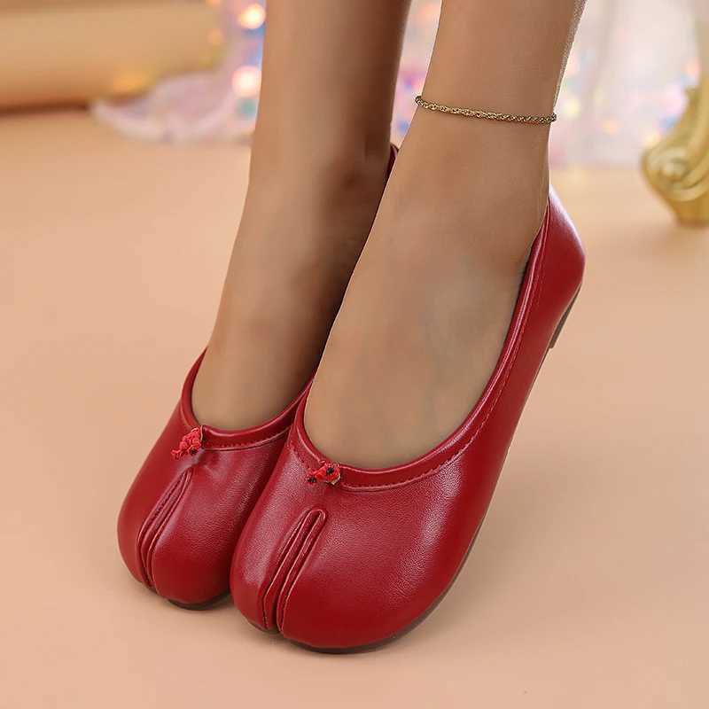 2025 Womens Leather Toe Separator Loafers Flat Comfortable Slip- Breathable Casual Shoes XJ250614