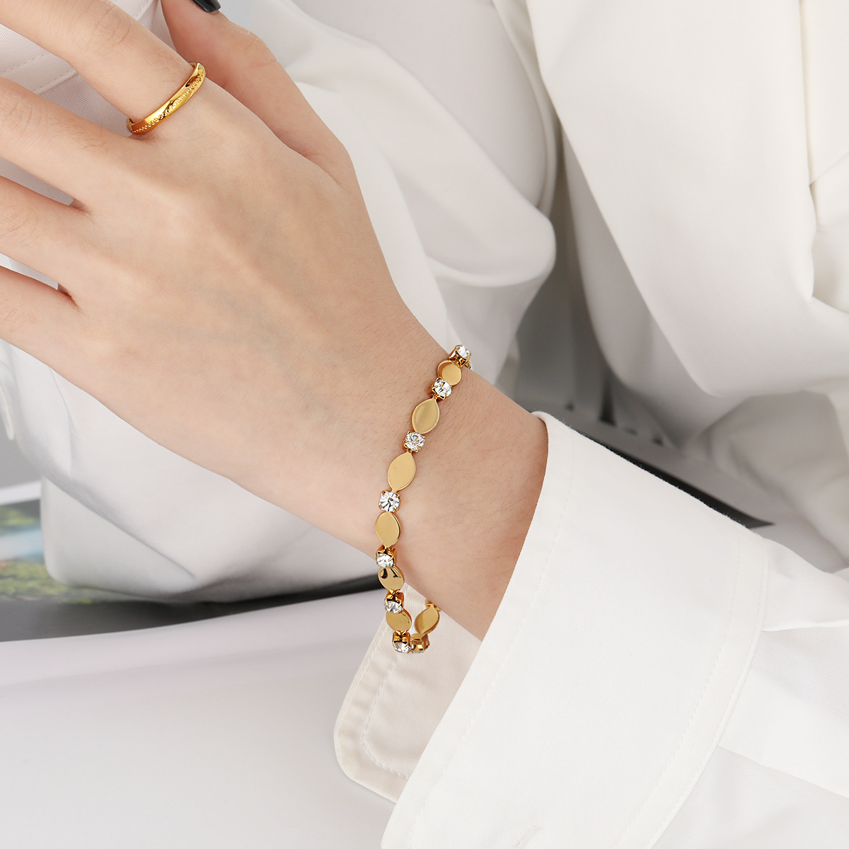 VOBIPY Fashion Bracelet Female Stainless Steel Niche Light Luxury Zircon Overlay Simple All-match Titanium Steel Hand Jewelry