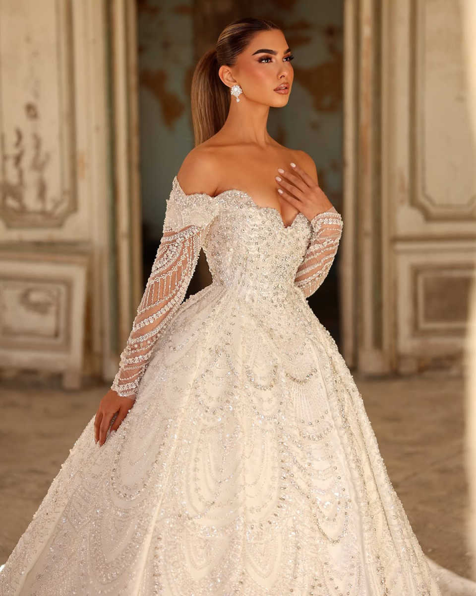 Luxury Glitter Wedding Dresses With Sweetheart Long Sleeves Appliques Beading Gorgeous Dubai Bridal Gown Bling Sequins Crystal Party Gowns vestido de 