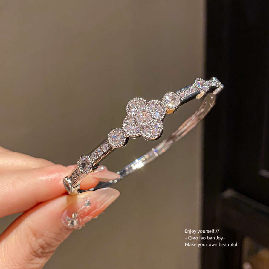 Luxury Jewelry Designer Bracelet for women clover chain Zircon Flower Rhombus Ring Elegant Versatile Trendy Bracelet Fashion High-end Sense Jewelry fo