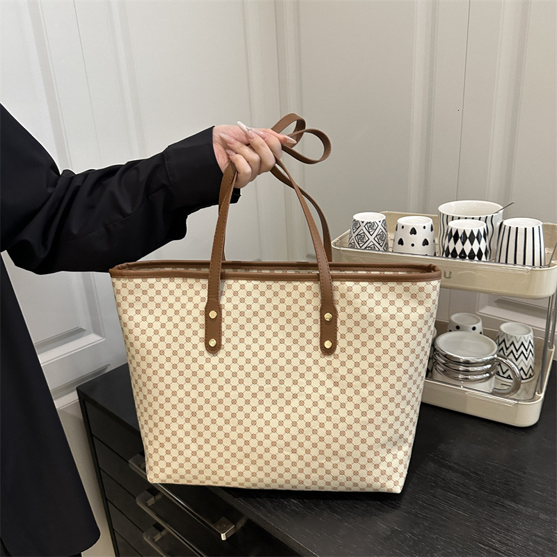 DHwanglijia 2025 designer bag New Large Capacity Casual Tote Fashion High-end for Work Commute Shoulder Bag