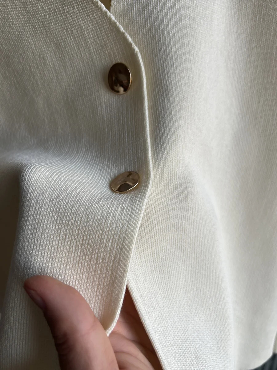 Plain knit shortsleeved cardigan for women traf With metal buttons decoration Vneck and loose short sleeve n 250612
