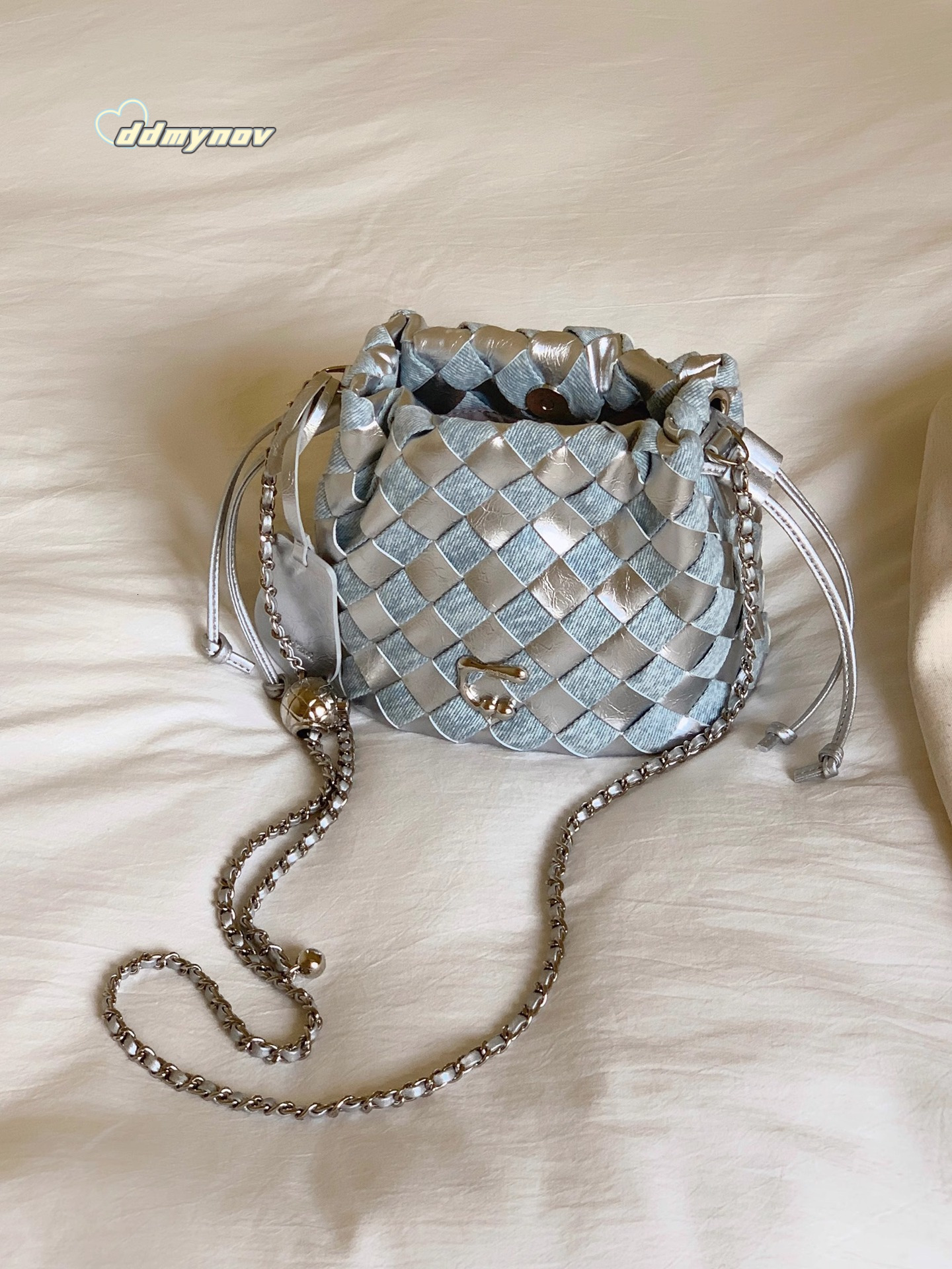2024 New Niche Design Bucket for Women Summer Novel Woven Chain Shoulder Crossbody Small Bag Trendy ddmynov