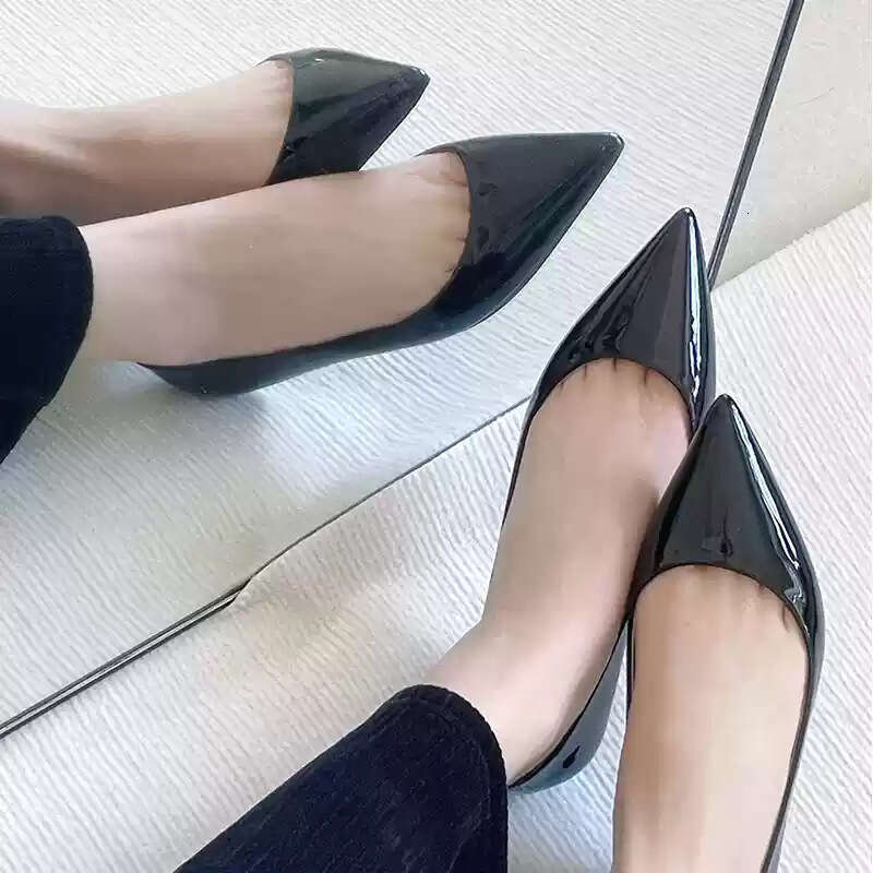 Instant Dispatch~ Patent Leather Sexy Red Sole Flat for Women 2025 New Style Elegant Pointed Toe Work Nude Color Single Shoes