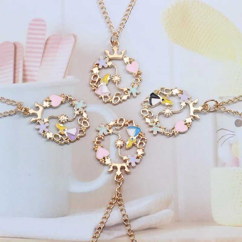 Roman Alice In Wonderland Figurine Pendant Necklace For Women Kawaii Heart Christmas Geometric Party Jewelry Accessories Gift Z250614
