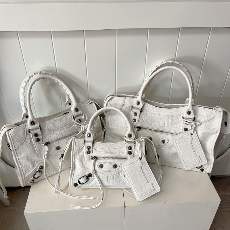 Free Shipping Designer Bag 2025 Paris Rivet Motorcycle Bag INS Hot Girl Bag French High-End Retro Trend Handbag Pillow Bag Single Shoulder Crossbody B