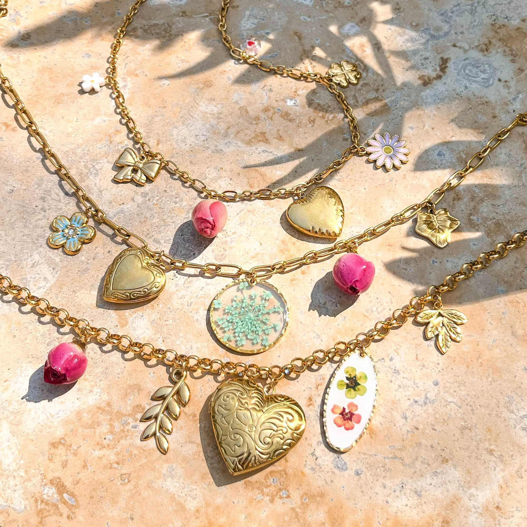 Zora Womens Summer Vacation Charm Flower Pendant Necklace 18K Gold-plated Stainless Steel Heart Box Pendant Fashion Jewelry Z250614