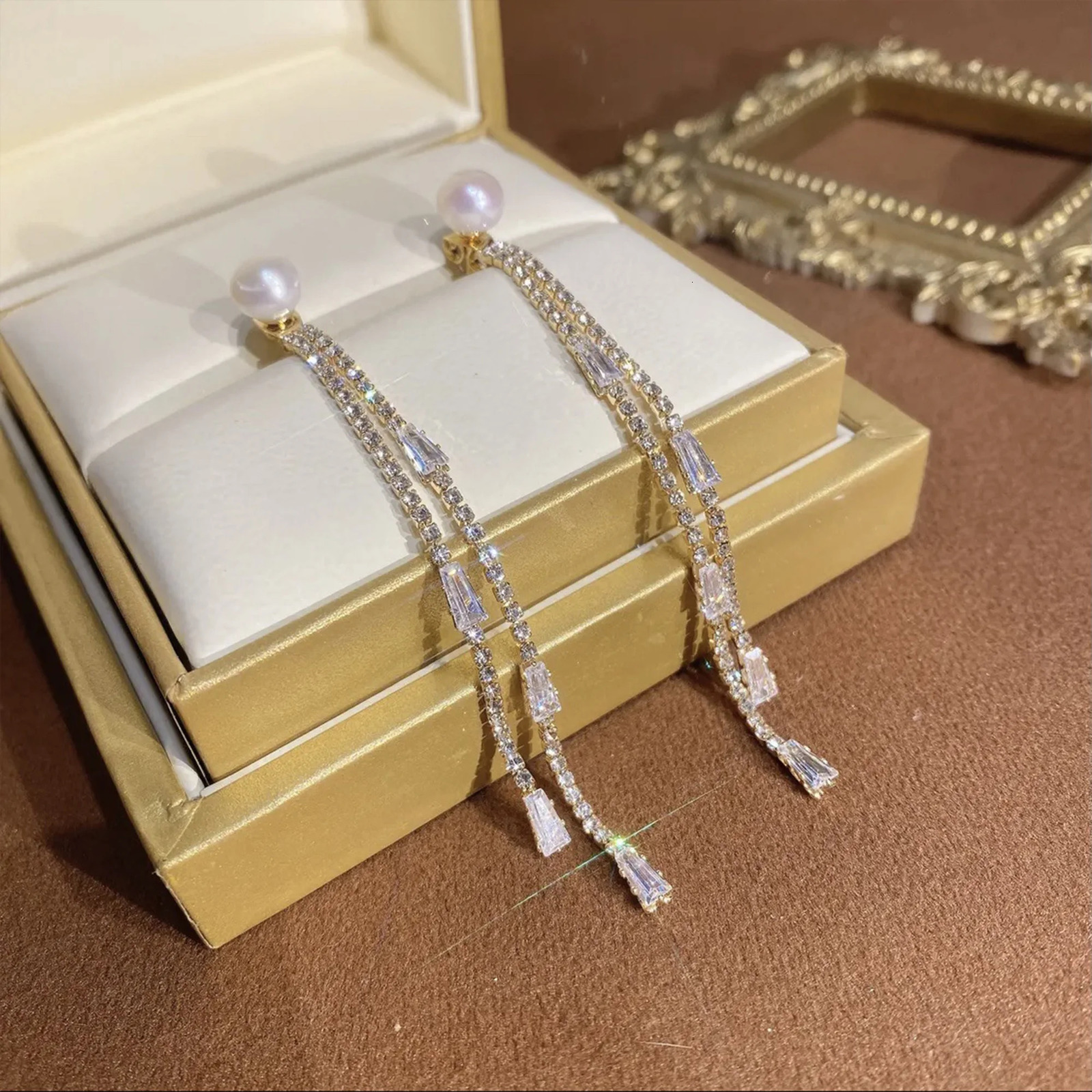 Pearl Tassel Earrings for Women with Shiny Rhinestone Pearl Drop Earrings Holiday Gifts for Girlfriend Sister 250610