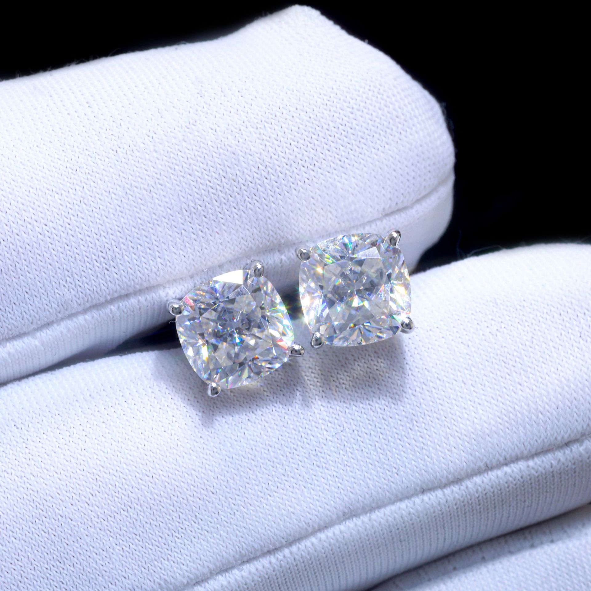 Rulalei Handmade Simple Fine Jewelry Soild 100% 925 Sterling Silver Cushion Shape White Moissanite Diamond Elegant Party Top Sell Women Lady Stud Earr