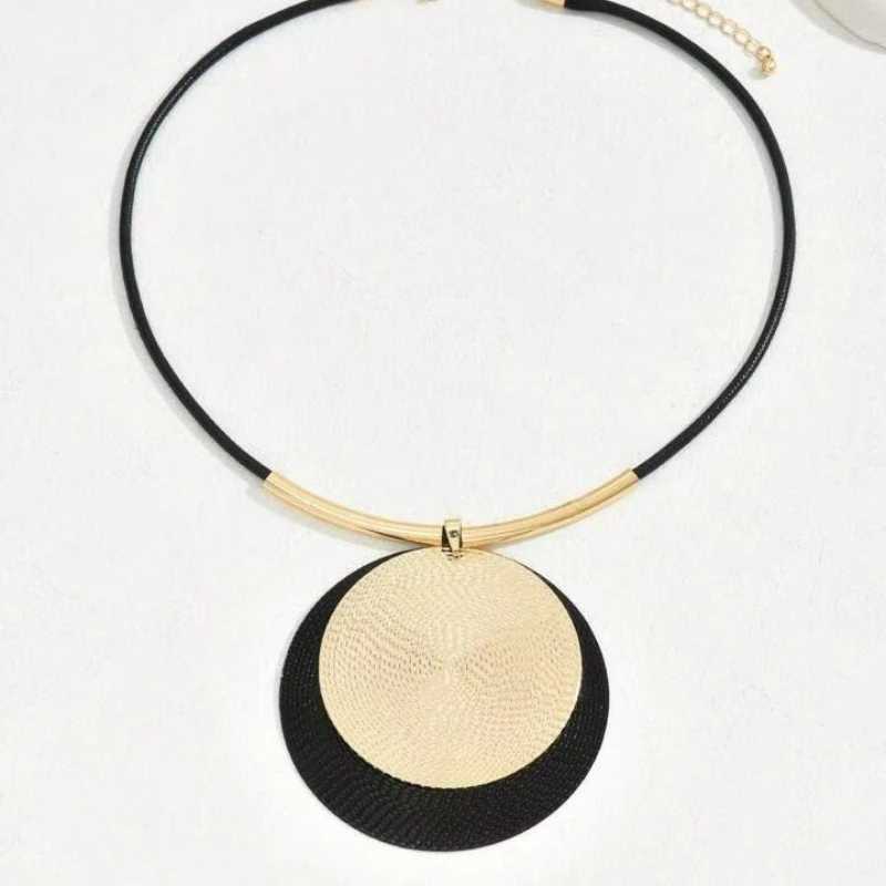 Creative Unique Large Round Vintage Pendant Necklace for Women Personalized Exaggerated Punk Style Jewelry Holiday Party Gift Z250614