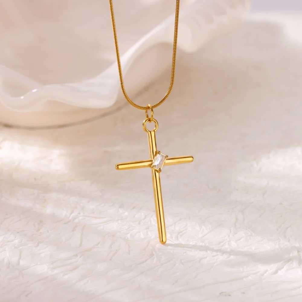 Green Zircon Cross Necklace for Women Stainless Steel Gold Color Cross Pendant Necklaces Fashion Wedding Waterproof Jewelry Gift Z250614