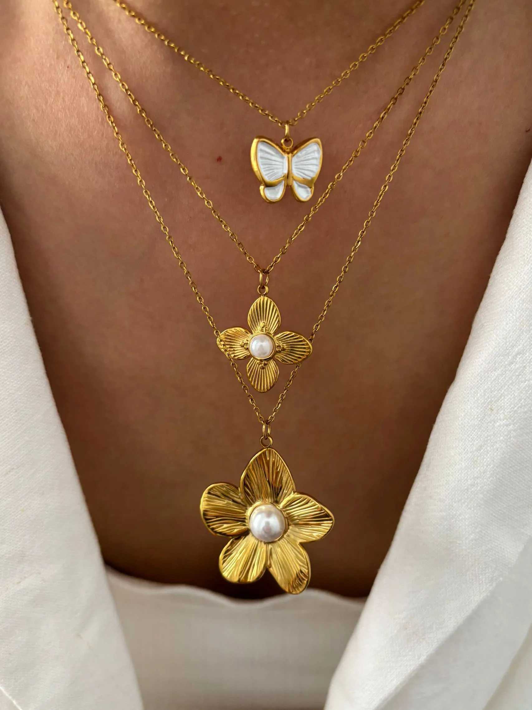 GHIDBK Dainty Gold Plated Butterfly Flower Imitation Pearl Pendant Necklace for Women Stainless Steel Fashion Jewelry Non Fading Z250614