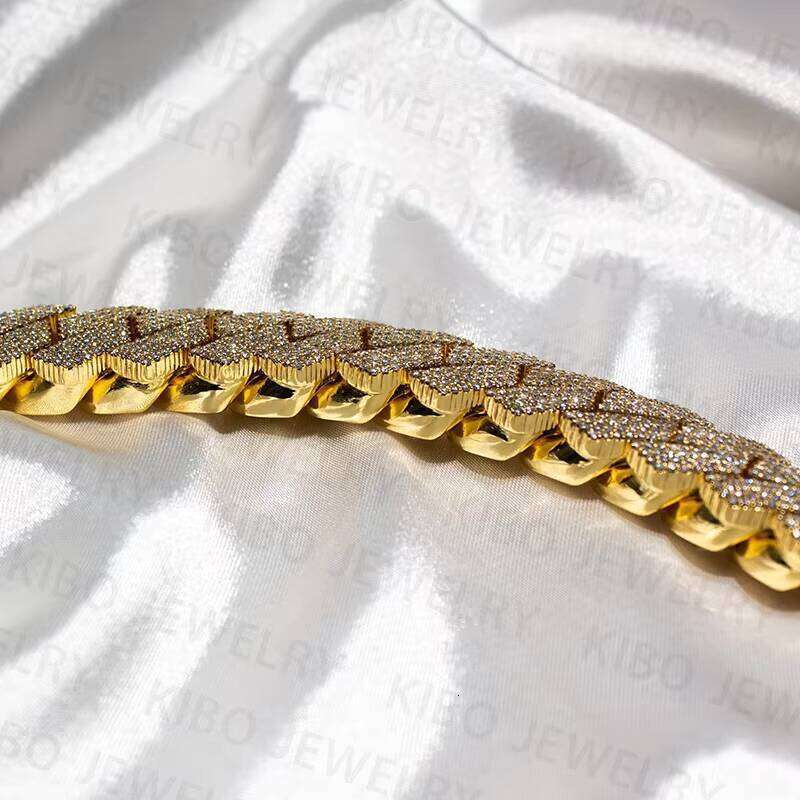 4 Rows Hip Hop Prong Setting Cuban Link Chain VVS Moissanite Dia Necklace