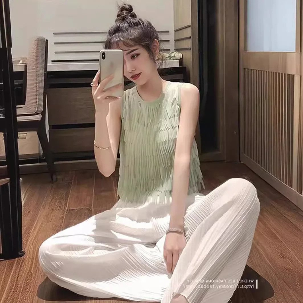 Womens Round Neck Sleeveless Chiffon Top Korean Style Slim Fit Overhead Base Shirt Trendy Bottoming Blouse 250614