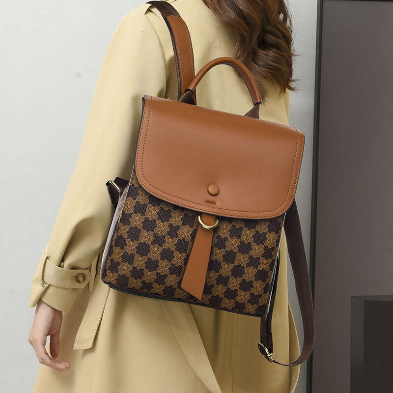 New Luxury Large Capacity Soft Leather Travel Backpack Simple Fashionable Lightweight Women's Bag