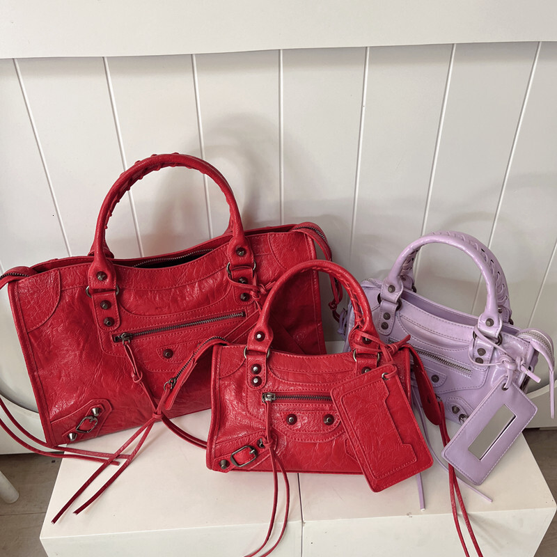 Free Shipping Designer Bag 2025 Paris Rivet Motorcycle Bag INS Hot Girl Bag French High-End Retro Trend Handbag Pillow Bag Single Shoulder Crossbody B