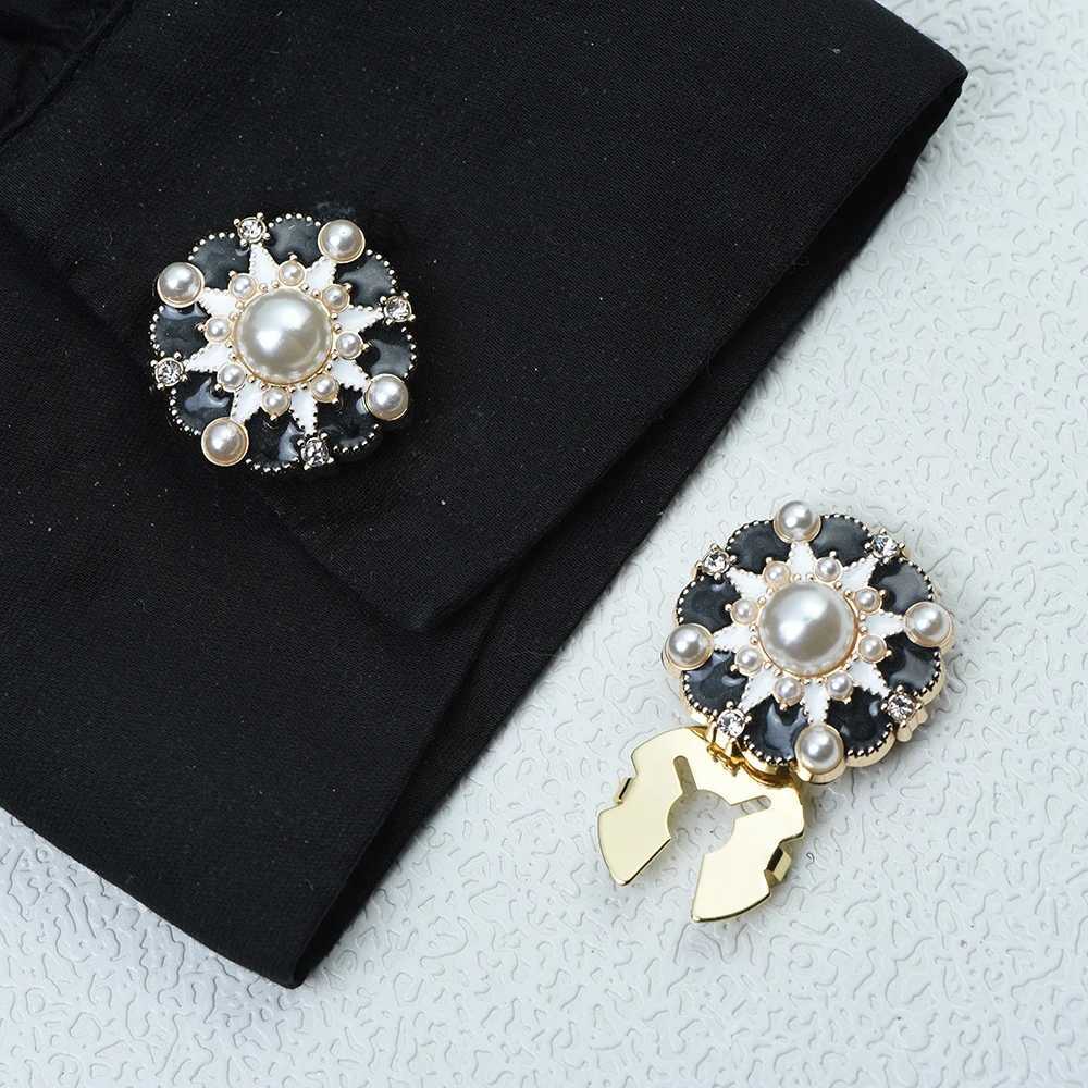 ICEYY2pcs/lot CC pearl Cufflink Button Covers For Shirt Blossom Button Clip Sleeve Buttons Fashion Girls Gifts Tux Cufflinks XJ250614