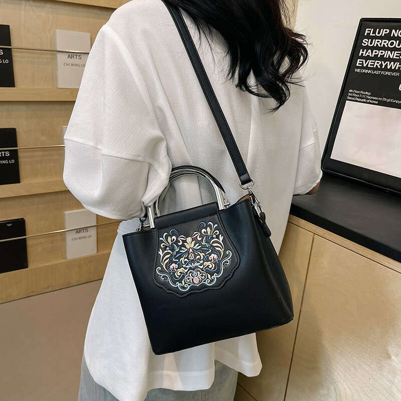Spring Summer New Handbag Chinese Style Embroidered Tote High-End Large Capacity Literary Women's Bag