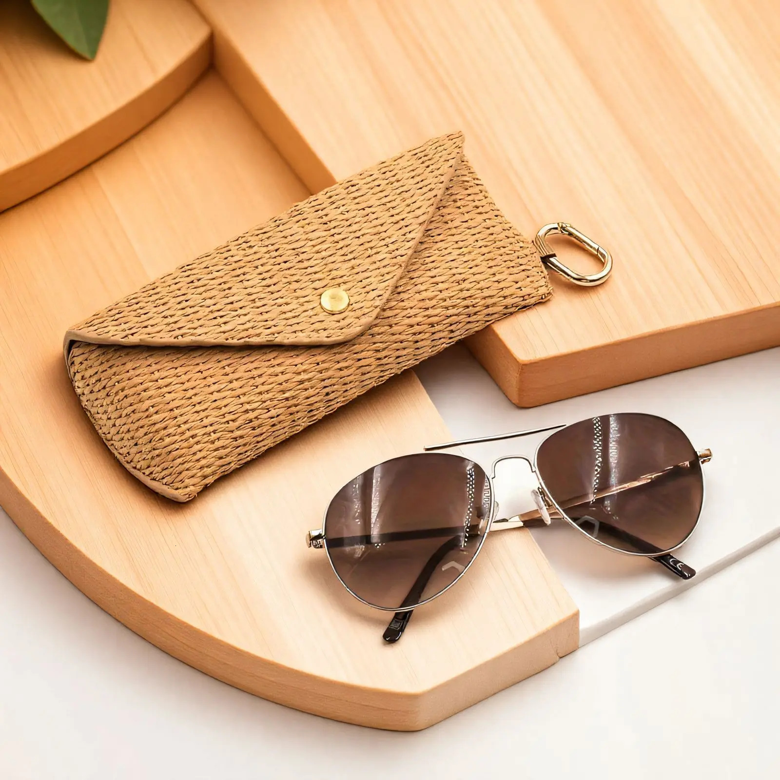 Chic Woven Straw Eyeglass Case with Hook Durable Soft Protective Fashion Glasses Pouch for Womens Fashion Accessory 250610