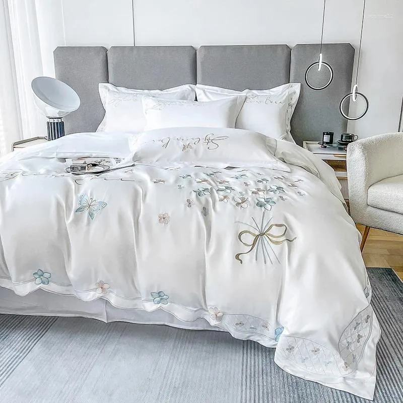 Elegant Victorian-Inspired Bedroom Ensemble Featuring Soft-to-Touch Fabric with Chic Floral Patterns 26HMA BIG