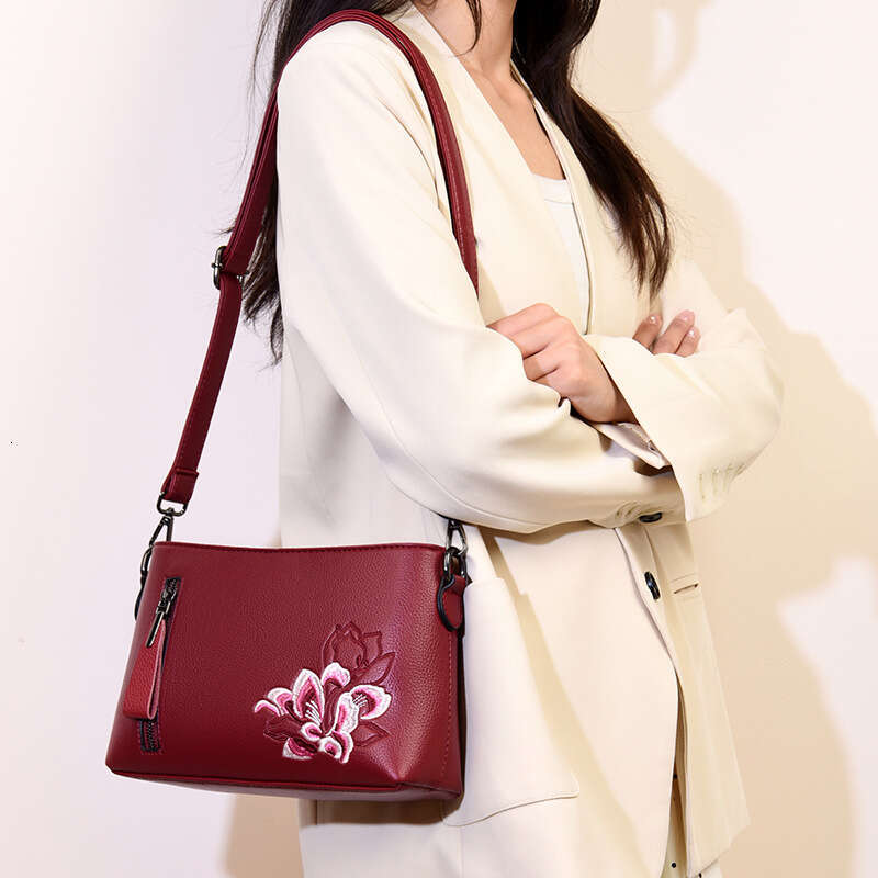 Crossbody New Chinese Style Embroidered Clutch Fashionable Elegant Mom Large Capacity Simple Shoulder Bag