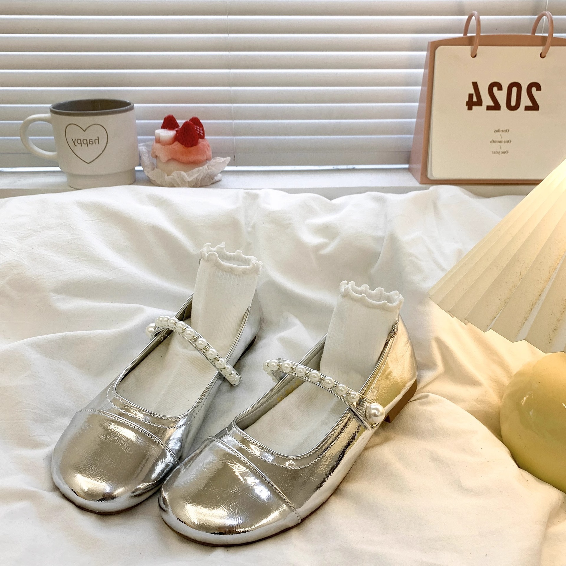 Ddmyoutdoor Silver French Pearl Mary Jane For Women Spring Autumn New Versatile Shallow Flat Shoes To Match Skirts Outdoor Shoes