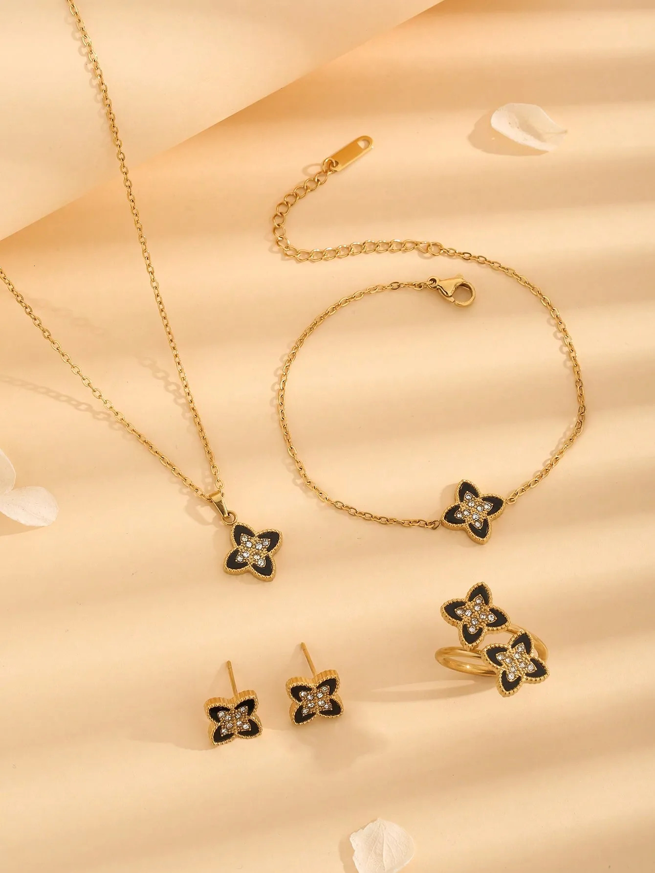 5pcs Stylish And Versatile Personalized Stainless Steel Necklace Bracelet Ring Earring Jewelry Set Flower With Rhinestone 250609