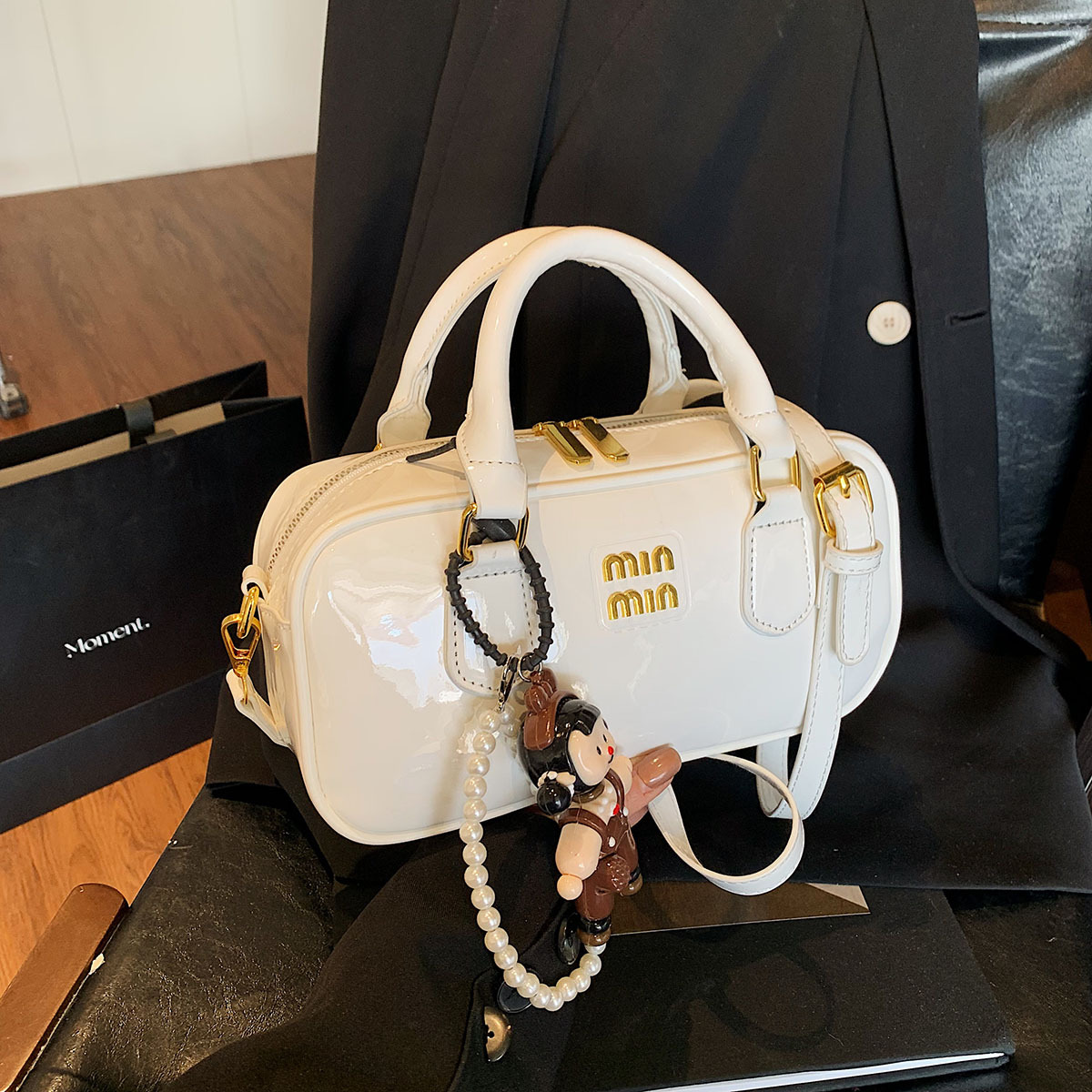 free shipping 2025 new smooth textured women's handbag party fashion versatile shoulder bag crossbody bag black white wine red coffee