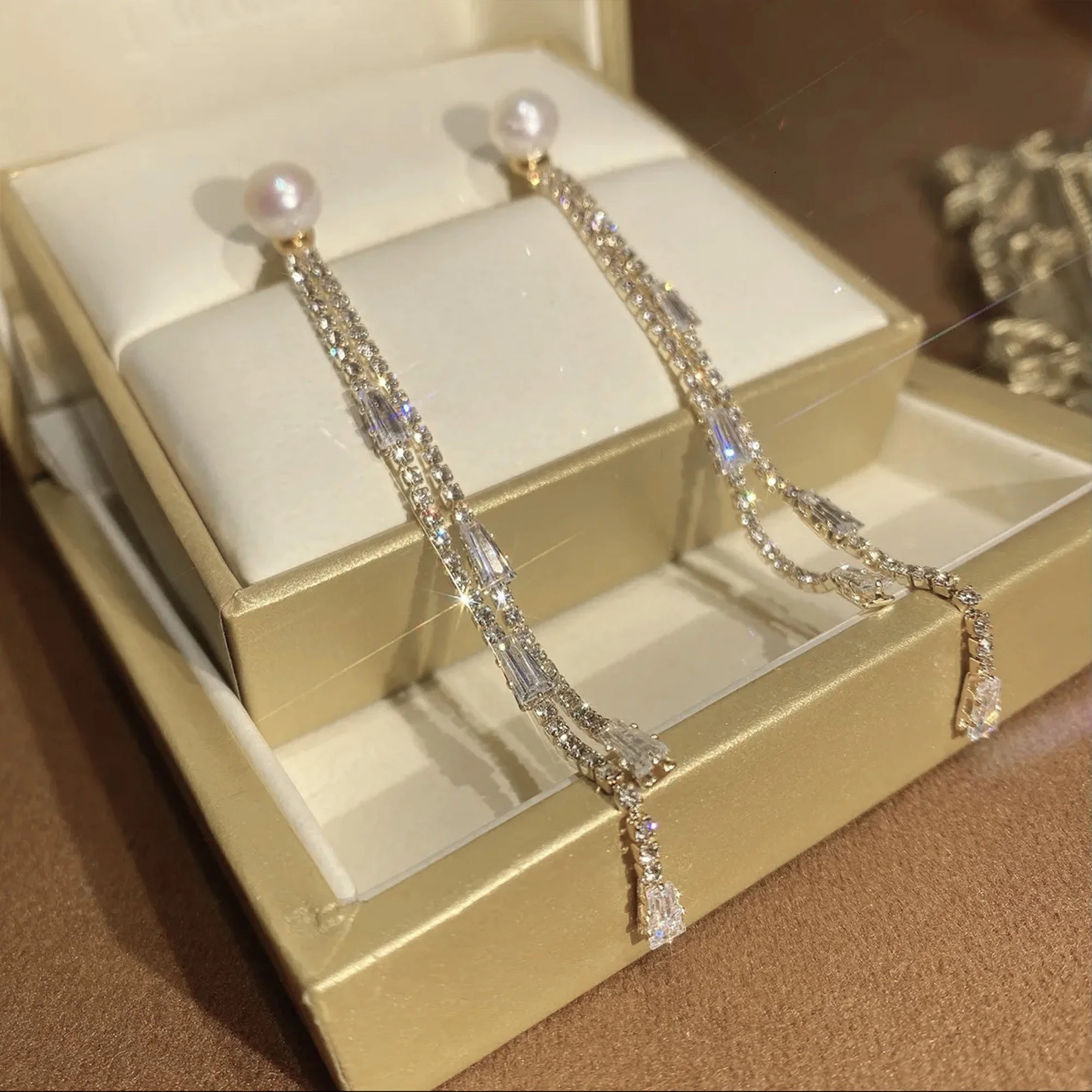 Pearl Tassel Earrings for Women with Shiny Rhinestone Pearl Drop Earrings Holiday Gifts for Girlfriend Sister 250610