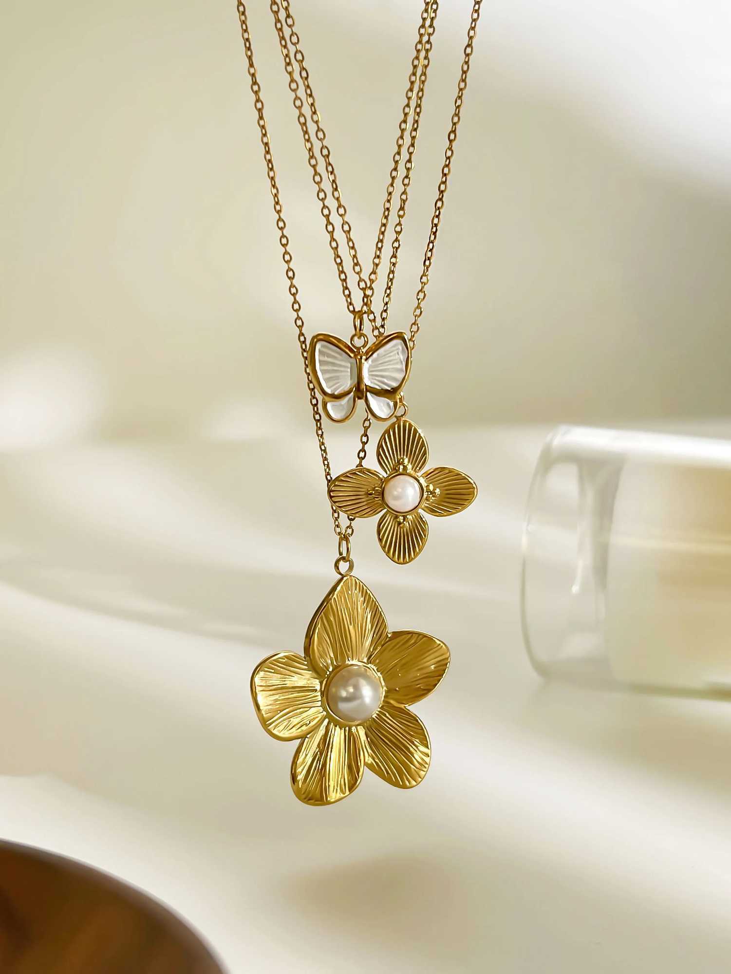 GHIDBK Dainty Gold Plated Butterfly Flower Imitation Pearl Pendant Necklace for Women Stainless Steel Fashion Jewelry Non Fading Z250614