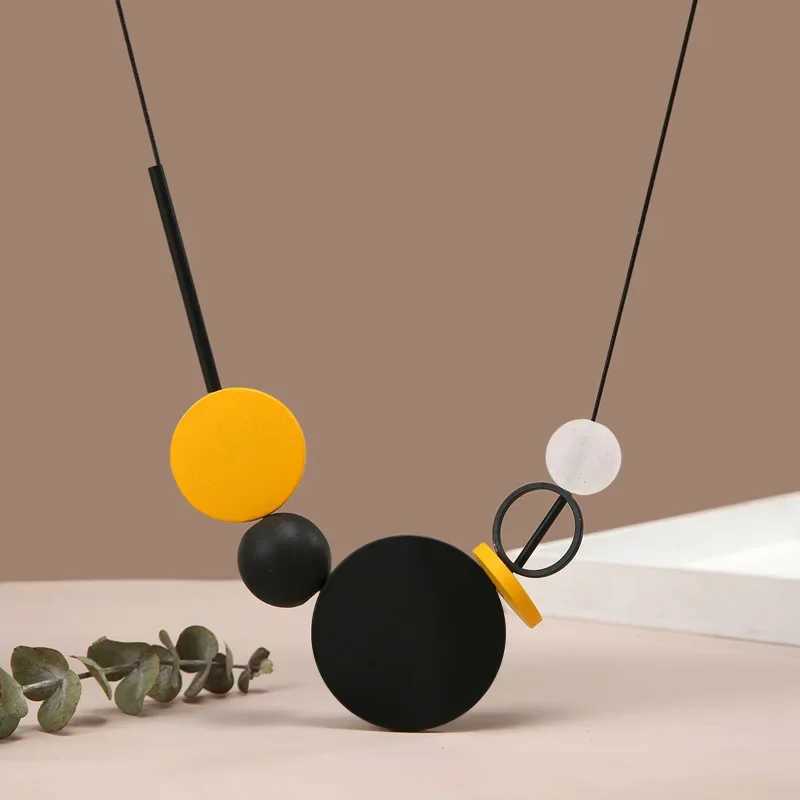 Handmade Natural Black Wooden Round Slice Pendant Necklace for Women Statement Bib Necklaces Vintage Jewelry Z250614