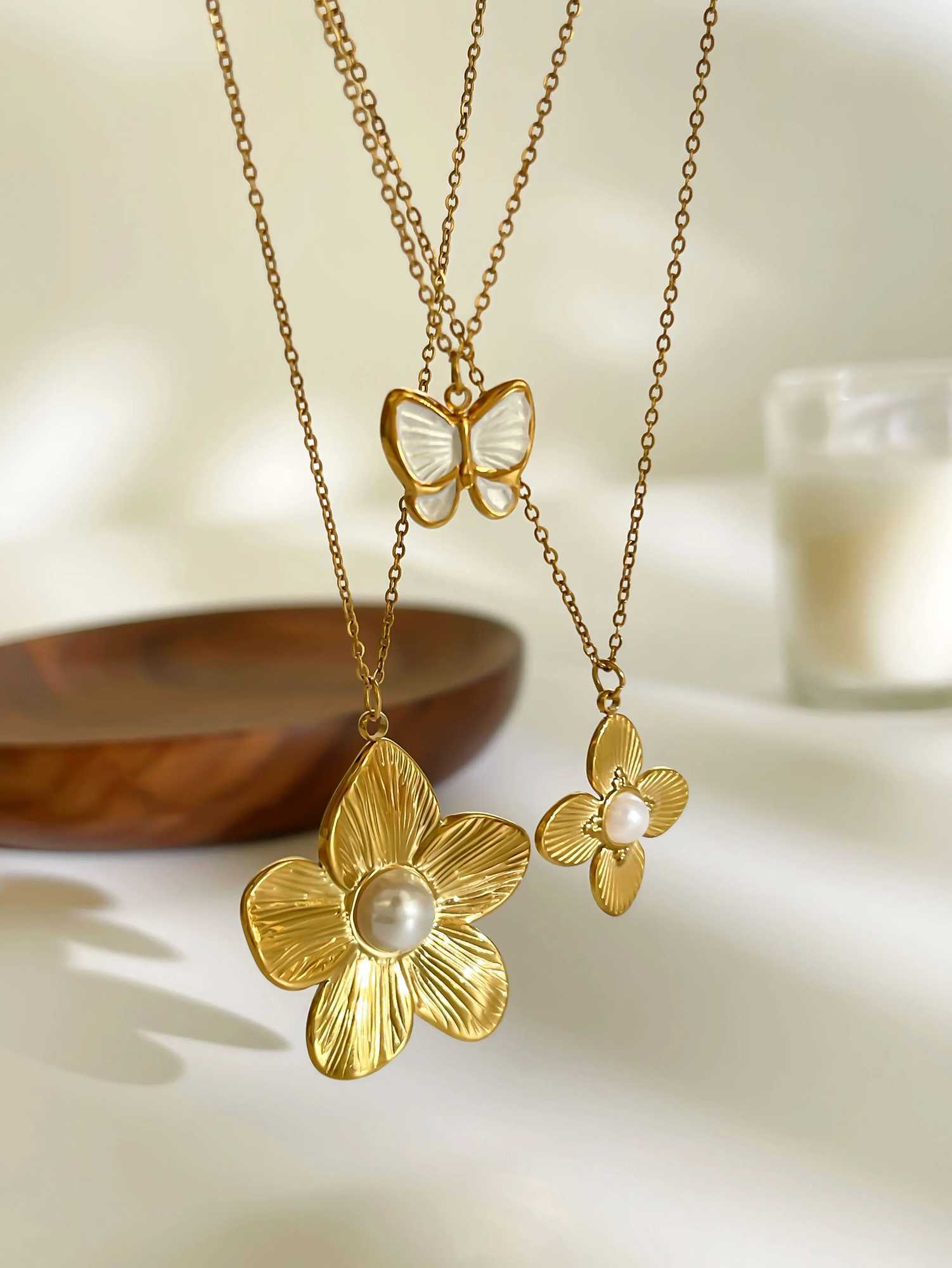 GHIDBK Dainty Gold Plated Butterfly Flower Imitation Pearl Pendant Necklace for Women Stainless Steel Fashion Jewelry Non Fading Z250614