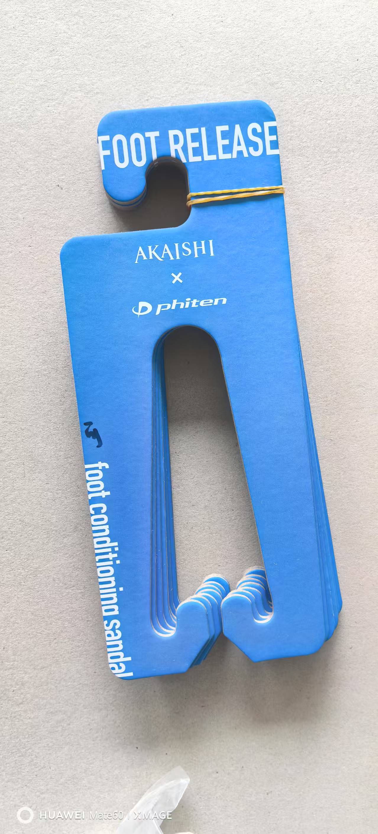 Tailor-Made Compact Hangable Hooks for Handbags