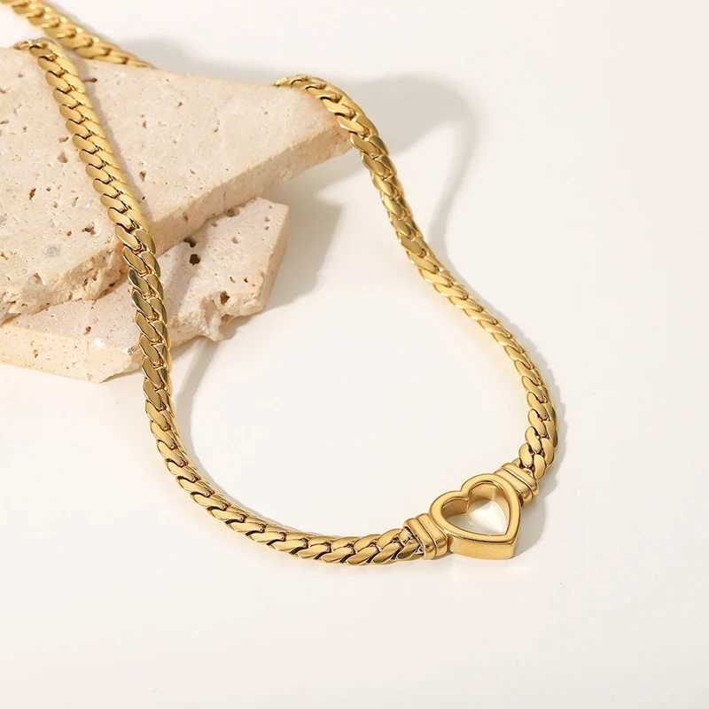 Gold Plated Stainless Steel Flat Chain Heart Pendant Choker Necklace for Women Waterproof Statement Jewelry Gift Z250614