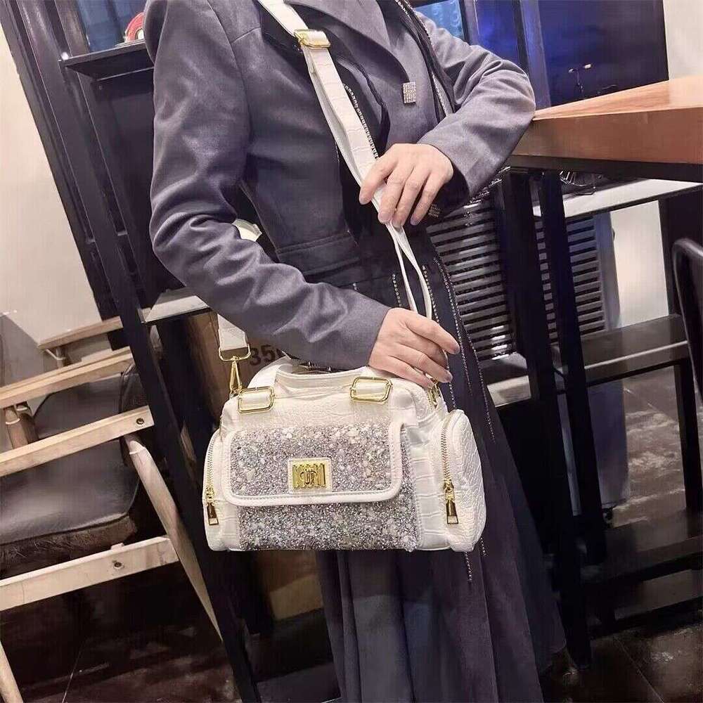 Super Popular Crocodile Pattern Diamond-Encrusted Women's 2023 New Patent Leather Handbag High-Quality Texture Multi-Pocket Shoulder Crossbody Ba