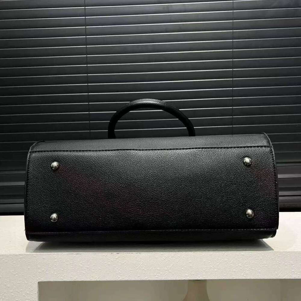 Ladies' Fashionable Retro Vegan Leather Tote Bag With Large Capacity And Multiple Compartments, Front Pocket, Business Handbag