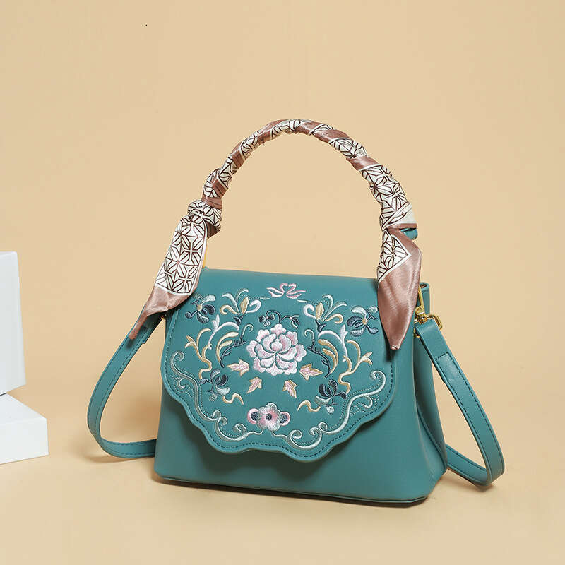 For Women 2025 New Fashion Chinese Style Embroidered Artistic Crossbody Niche High-End Shoulder Bag