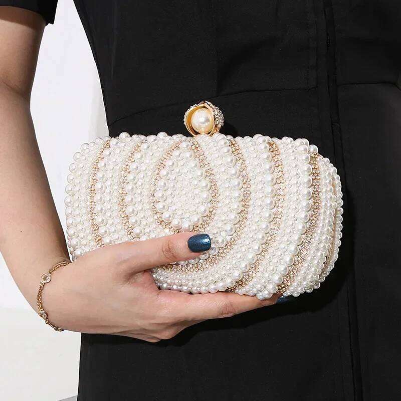 Hot Selling New Pearl Banquet Women's European And American Fashion Wedding Bag, Retro White Cheongsam Hand-Held Square Bag