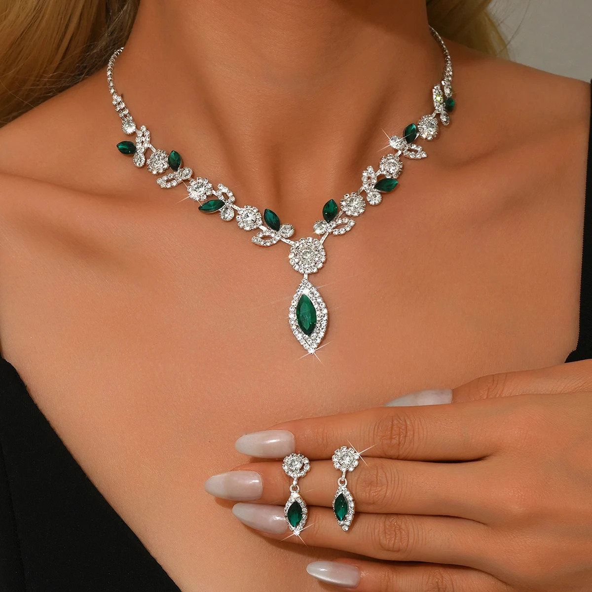 4PC Womens Fashion Waterdrop Leaf Necklace Earrings Bracelet Jewelry Set Suitable for Wedding Party Festival Gifts 250609