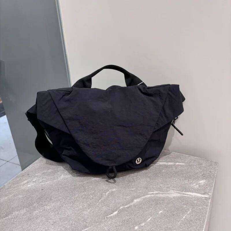 2025 new commuter magnetic leisure sports cross-body for men and women fiess pocket cycling bag tide