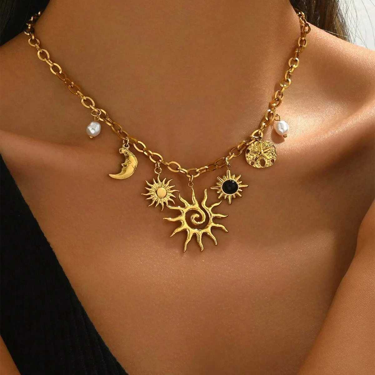 Glamorous Gold Color Chunky Chain Necklace With Playful Heart Sun Moon Imitation Pearl Charms Womens Garden Parties Jewelry Z250614